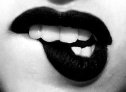 Black-and-white-black-lips-lips-teeth-favim.com-339889_preview